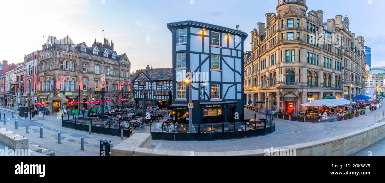 Vue du Corn Echange and Oyster Bar dans Exchange Square au crépuscule, Manchester, Lancashire, Angleterre, Royaume-Uni, Europe Banque D'Images