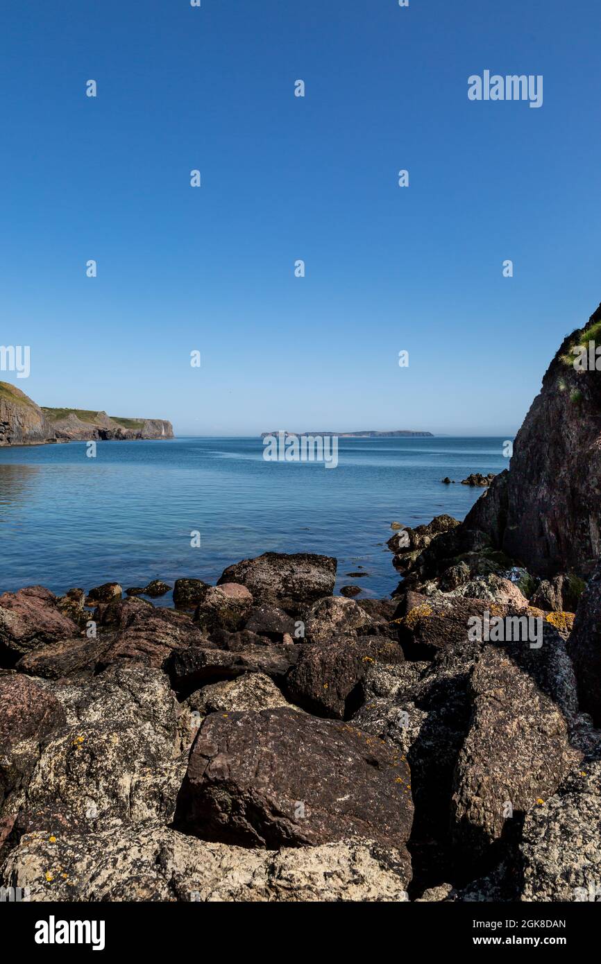 La côte sauvage de Skrinkle Haven Beach sur la côte de Pembrokeshire Banque D'Images