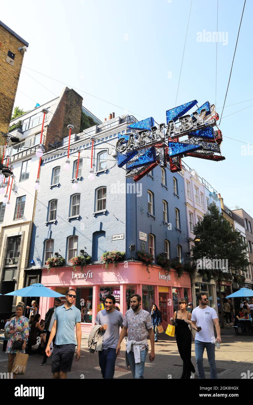 Jonction du quartier commerçant branché de Carnaby Street, et des restaurants de Ganton Street, dans le West End de Londres, au Royaume-Uni Banque D'Images