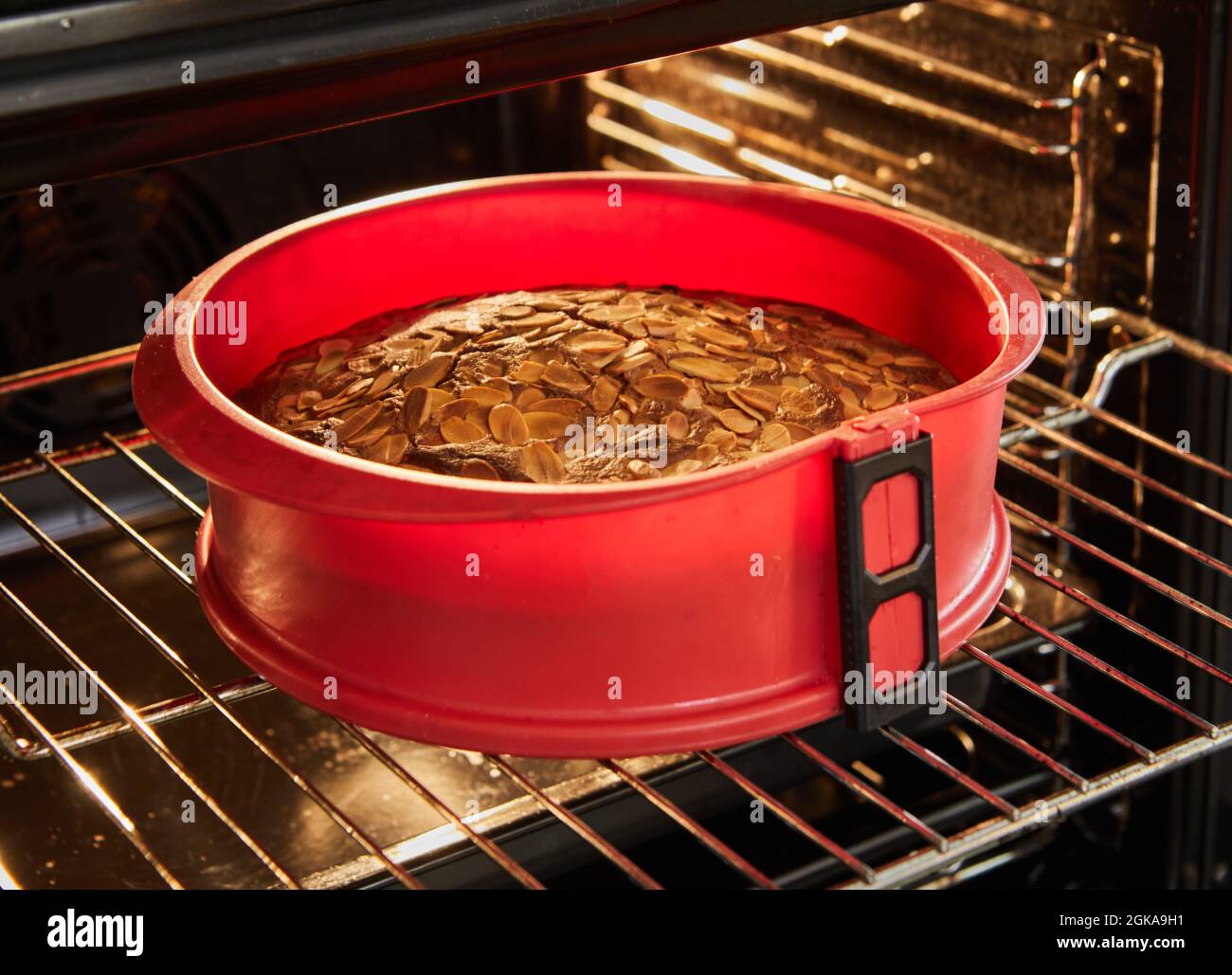 Gateau Aux Amandes Cuit Au Four Dans Un Moule En Silicone Une Recette Pas A Pas D Internet Photo Stock Alamy Gateau Aux Amandes Cuit Au Four Dans Un Moule En Silicone Une Recette Pas A Pas D Internet Photo Stock Alamy