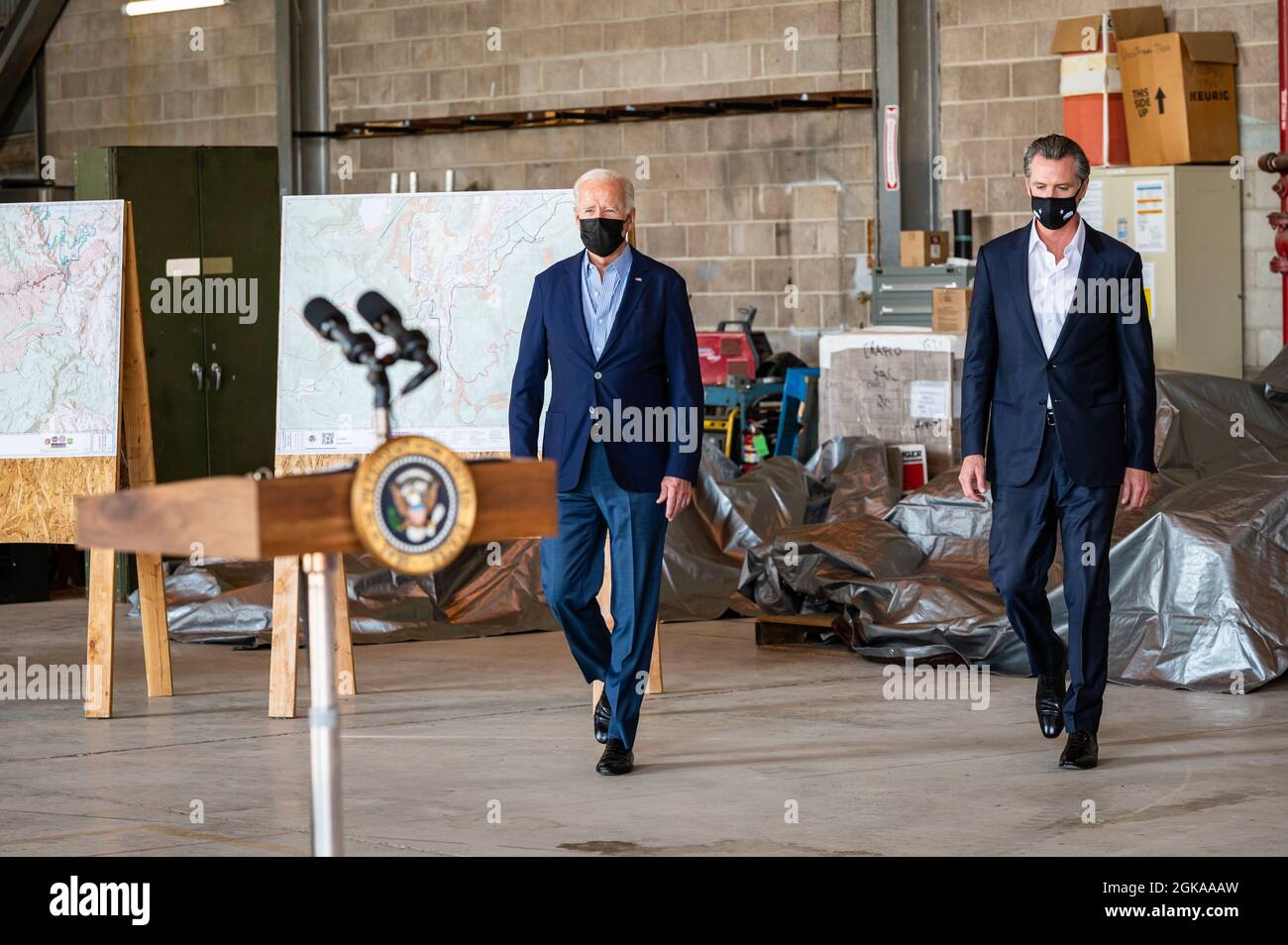 MATHER, CA, ÉTATS-UNIS - SEPT. 13, 2021: Gov. Gavin Newsom et le président Joe Biden se rassemblent pour commencer une conférence de presse à la veille du rappel de Newsom Banque D'Images