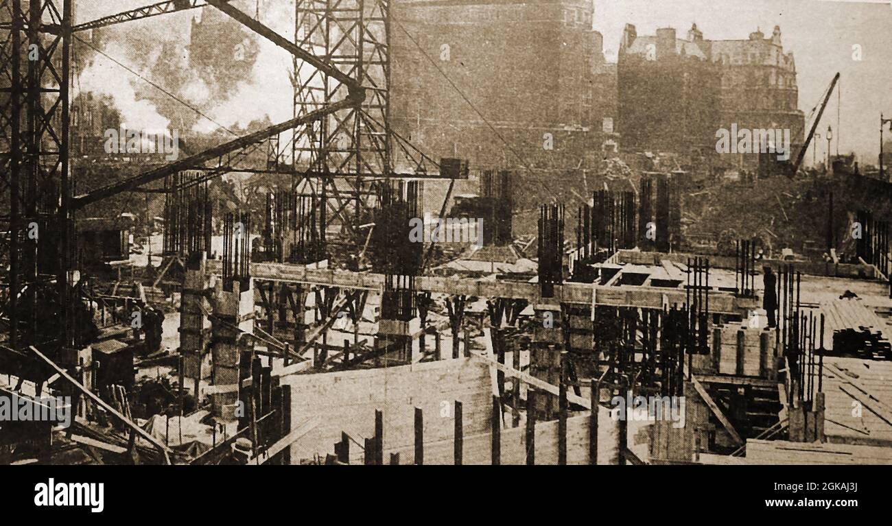 1939 photo montrant le Dorchester Hotel, Londres, en cours de construction à l'aide de barres de béton armé et de métal.l'hôtel de luxe cinq étoiles Mayfair sur Park Lane et Deanery Street est situé près de Hyde Park et l'un des hôtels les plus prestigieux et les plus chers du monde, malgré le maintien de son style et de son mobilier de 1930''.Architect. Les architectes étaient Owen Williams et William Curtis Green, les principaux entrepreneurs étaient Sir Robert McAlpine et Sir Frances Towle Banque D'Images