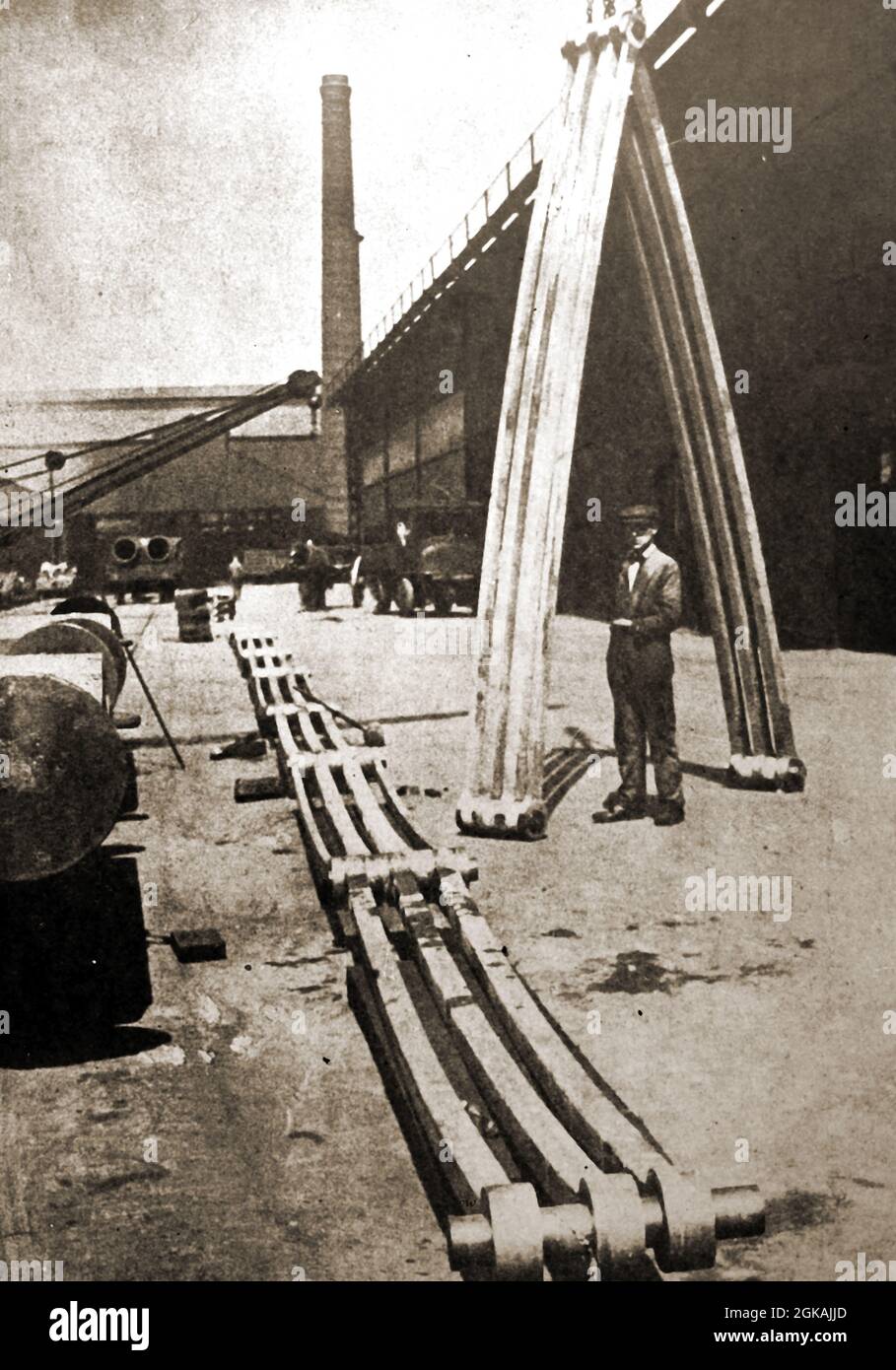 1939- des chaînes d'acier non rouillé étant prêtes à renforcer le dôme de la cathédrale Saint-Paul, Londres . (Conçu / construit par Christopher Wren) Banque D'Images