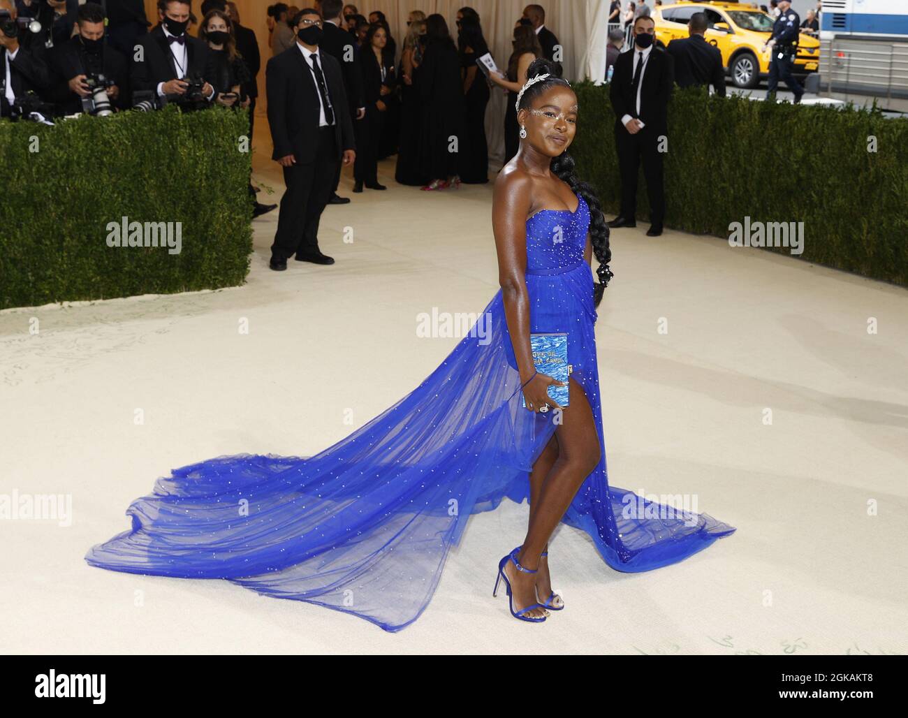 New York, États-Unis. 14 septembre 2021. Amanda Gorman arrive sur le tapis rouge pour le gala met au Metropolitan Museum of Art pour célébrer l'ouverture de in America: A Lexique of Fashion à New York le lundi 13 septembre 2021. Photo de John Angelillo/UPI crédit: UPI/Alay Live News Banque D'Images