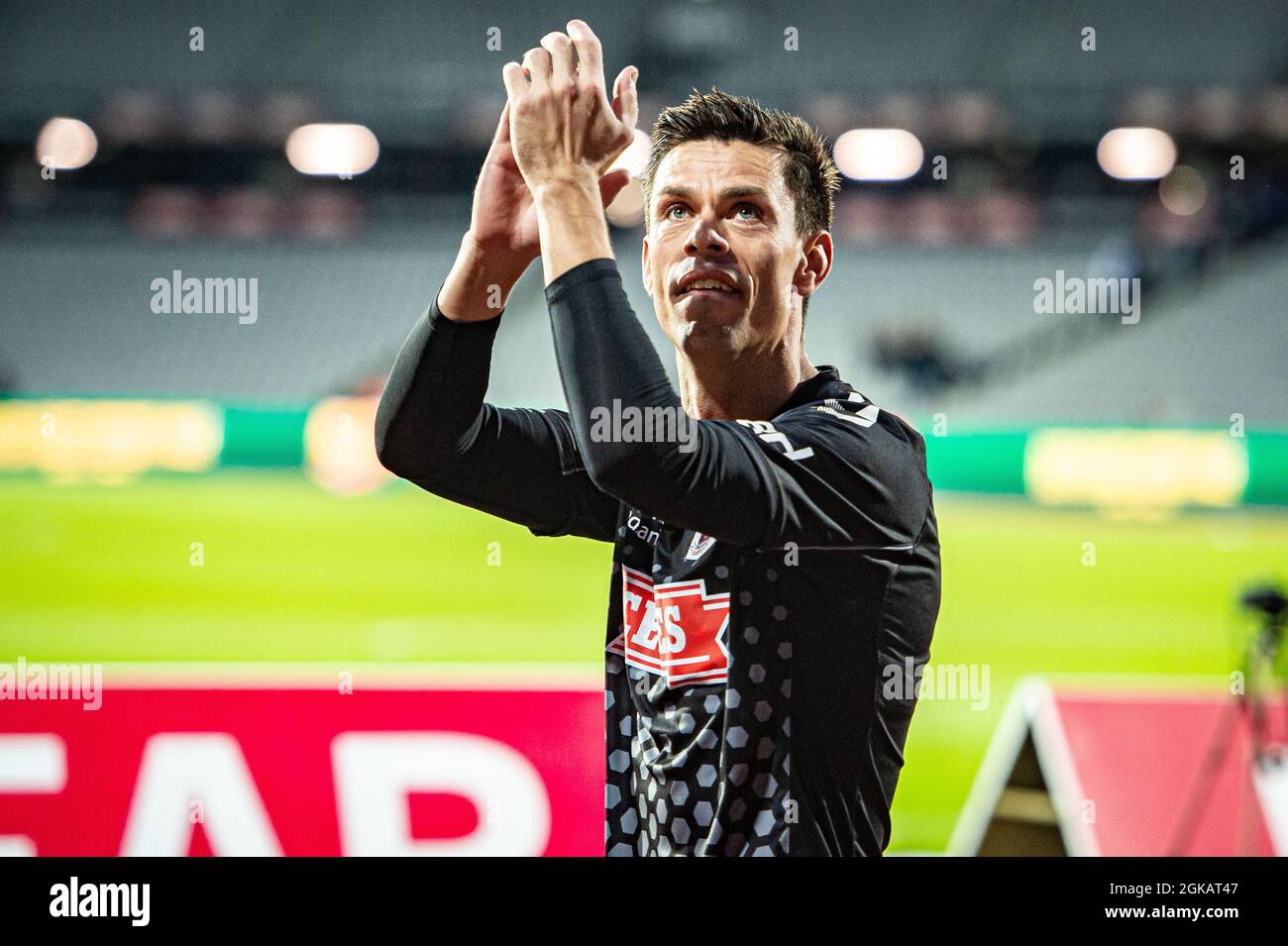 Aarhus, Danemark. 12 septembre 2021. Le gardien de but Jesper Hansen (1) de l'AGF célèbre la victoire après le match 3F Superliga entre Aarhus GF et Vejle Boldklub au parc Ceres d'Aarhus. (Crédit photo: Gonzales photo - Morten Kjaer). Banque D'Images