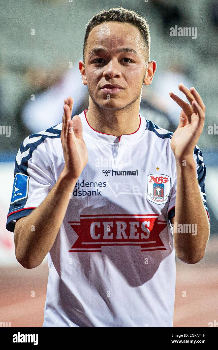 Aarhus, Danemark. 12 septembre 2021. Mikael Anderson (8) de l'AGF célèbre la victoire après le match 3F Superliga entre Aarhus GF et Vejle Boldklub au parc Ceres d'Aarhus. (Crédit photo: Gonzales photo - Morten Kjaer). Banque D'Images