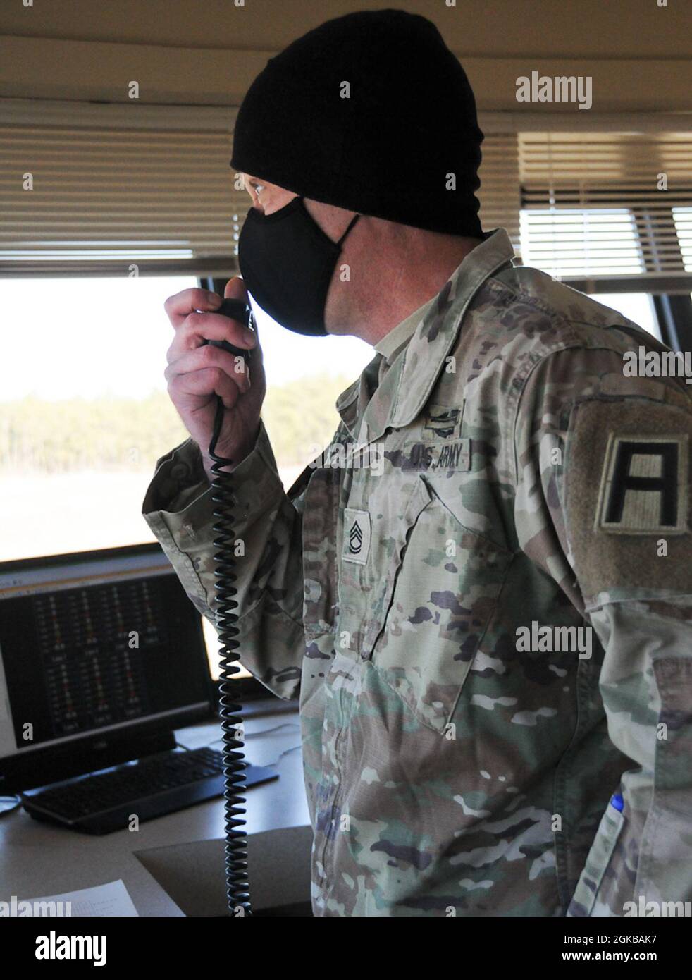 Sgt. 1re classe Jonathan Jaynes, du 1er Bataillon, 314e Régiment d’infanterie, 174e Brigade d’infanterie, participe au MOBEX’21 pour tester la viabilité de la base interarmées McGuire-dix-Lakehurst en tant qu’installation de génération de la force de mobilisation. Le 38e Groupe de soutien régional de la Réserve de l’Armée de terre, de même que la 174e Brigade d’infanterie et l’activité de soutien de l’Armée de terre, fort dix, ont entraîné une éventuelle activation de l’IGIGM au cours du MOBEX’21. Dans le cadre du concept du MGIG, les unités de la Réserve de l'Armée de terre et de la Garde nationale sont chargées de créer la Force de soutien à la mobilisation afin de fournir un soutien administratif et logistique Banque D'Images