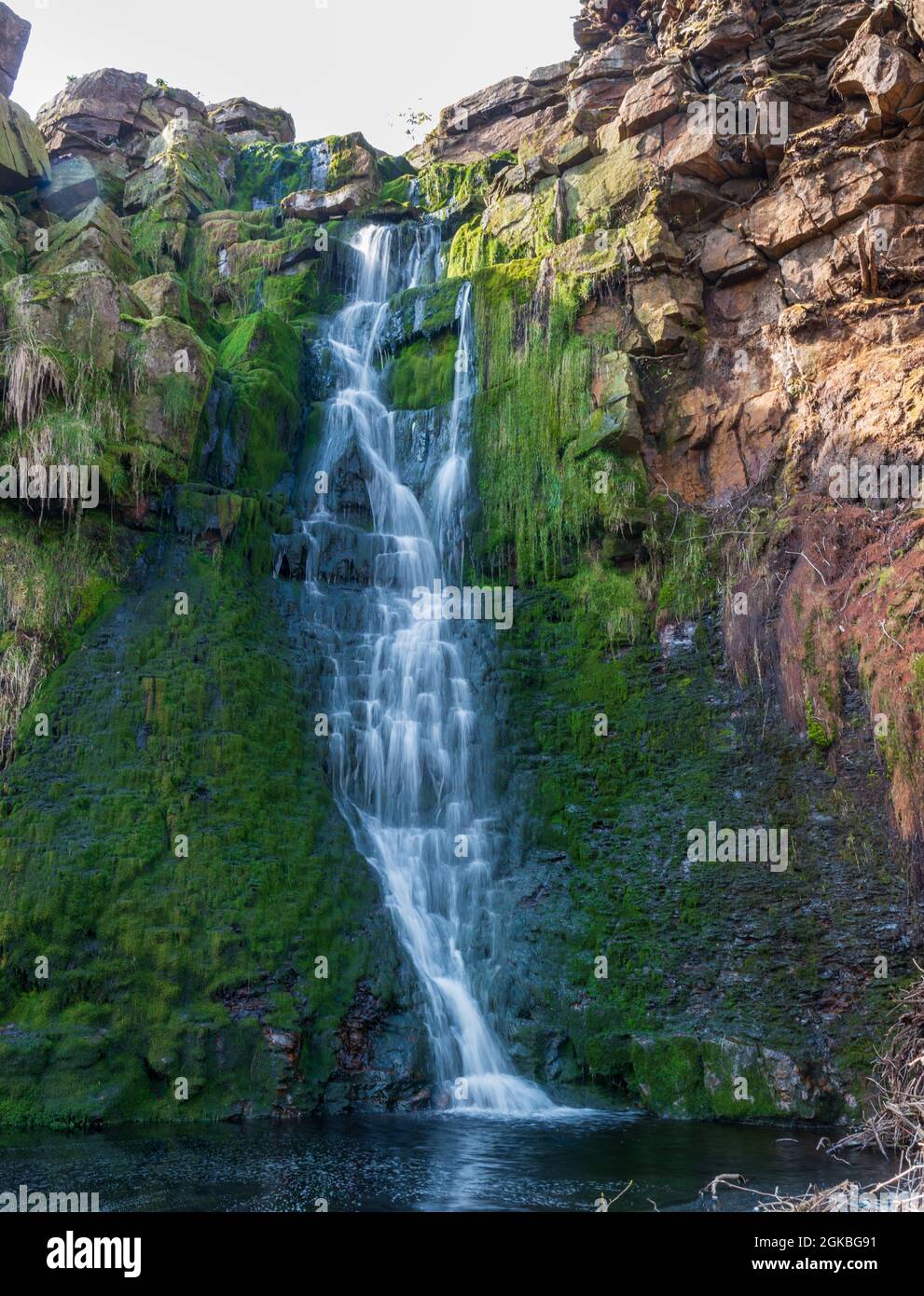 Une belle cascade dans la vallée de Wessenden visible depuis le sentier longue distance de Pennine Way Banque D'Images