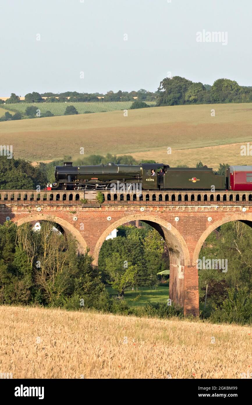 Jubilee Class Cocomotive 45596 .Bahamas traverse Eynsford Viaduct dans le Kent avec un train charter spécial Banque D'Images