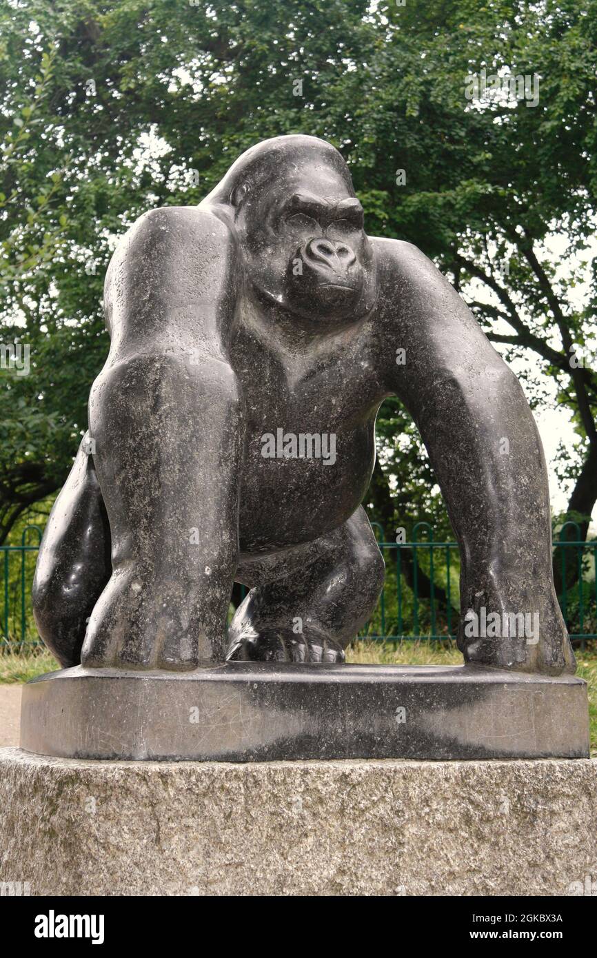 Statue de Guy The gorilla Crystal Palace Park, Londres, Royaume-Uni. Banque D'Images