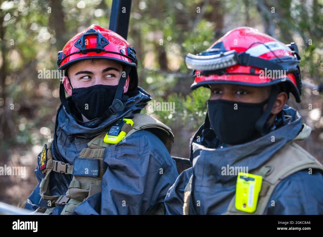 Les marins américains et les marins de la Chemical Biological incident Response Force (CBIRF) participent à un exercice de préparation à la mission (MRX) à bord de fort AP Hill, en Virginie, le 10 mars 2021. Les Marines et les marins stationnés au CBIRF organisent des événements MRX afin de maîtriser parfaitement les opérations de sauvetage, quel que soit leur poste, au cas où le CBIRF serait appelé à agir. Banque D'Images