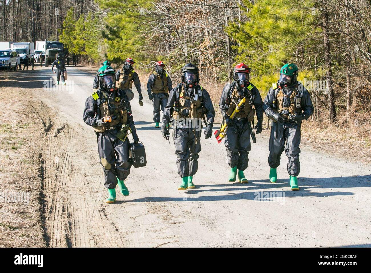 Les marins américains et les marins de la Chemical Biological incident Response Force (CBIRF) participent à un exercice de préparation à la mission (MRX) à bord de fort AP Hill, en Virginie, le 10 mars 2021. Les Marines et les marins stationnés au CBIRF organisent des événements MRX afin de maîtriser parfaitement les opérations de sauvetage, quel que soit leur poste, au cas où le CBIRF serait appelé à agir. Banque D'Images