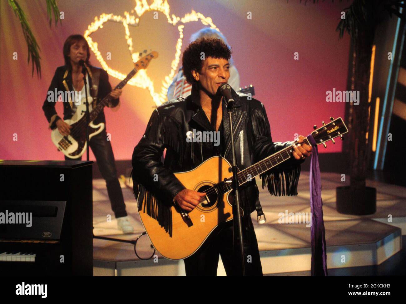 MUNGO JERRY, britische Rock und Blues Band mit Sänger und Gitarrist Ray Dorset, ZDF TV Auftritt vers 1998. Mungo Jerry, British Rock and Blues Band avec le chanteur et guitariste Ray Dorset, ZDF TV performance vers 1998. Banque D'Images