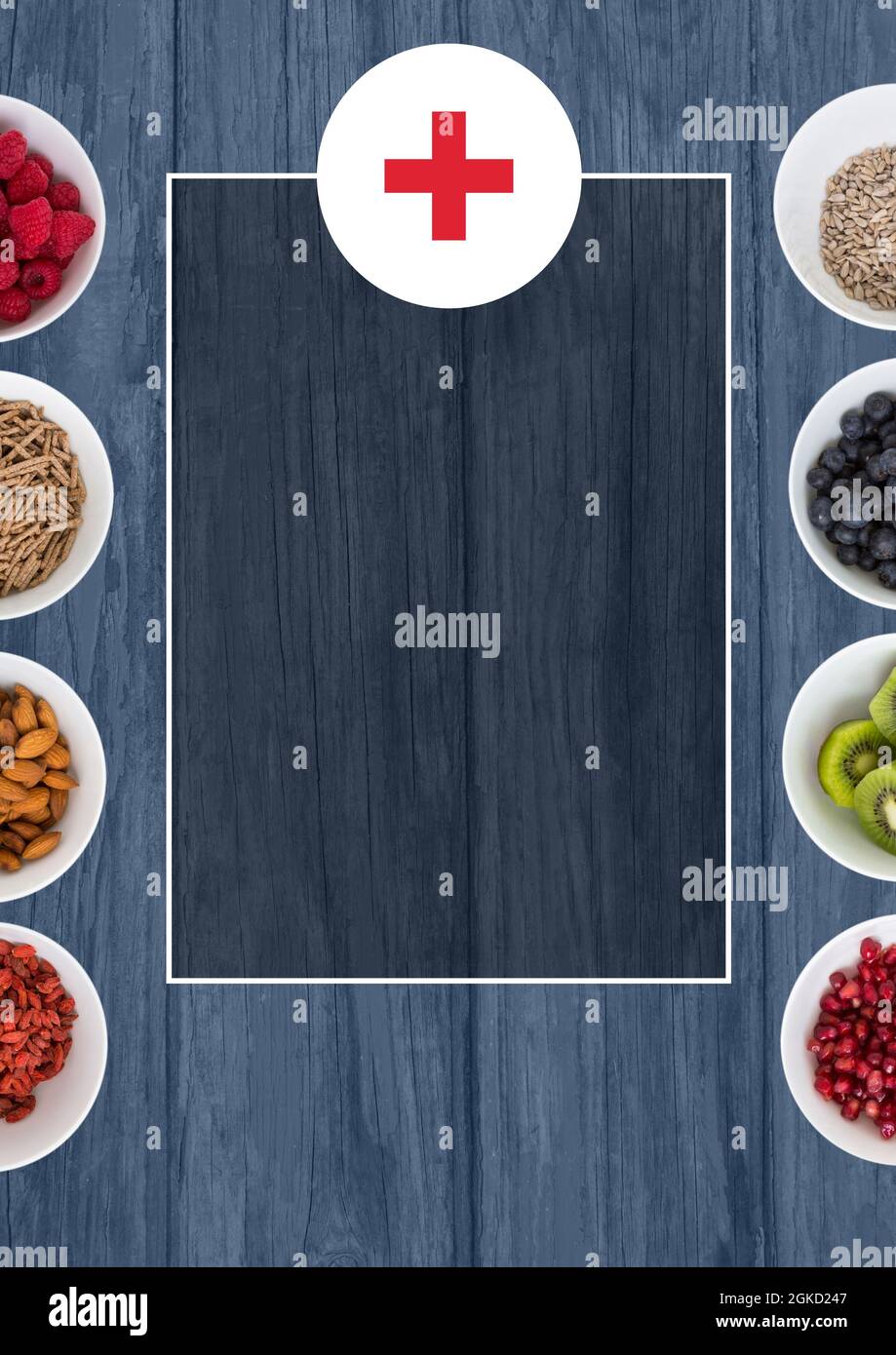 Symbole médical et bannière transparente avec espace de copie sur plusieurs bols contenant des aliments Banque D'Images