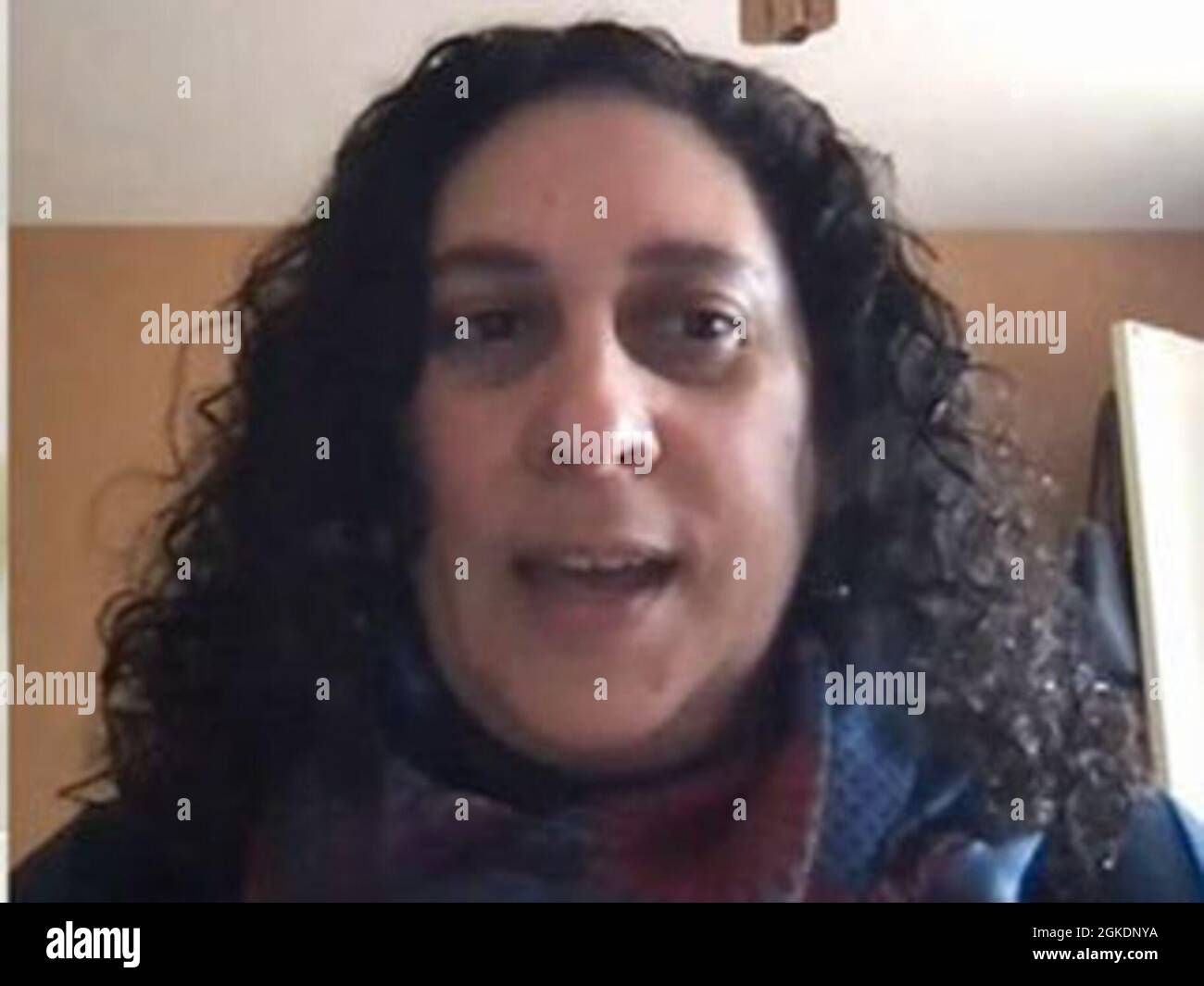 SUMA Rosen, actuel directeur exécutif du projet des arts littéraires Inside Out à Detroit, Partage son point de vue sur la façon dont le programme aide les jeunes du centre-ville à trouver leur voix pour qu’ils puissent être entendus avec les membres du Commandement de l’armement et de la Tank-Automotive et de l’Arsenal de Detroit Mar. 23 dans le cadre du mois de l’histoire des femmes. Banque D'Images