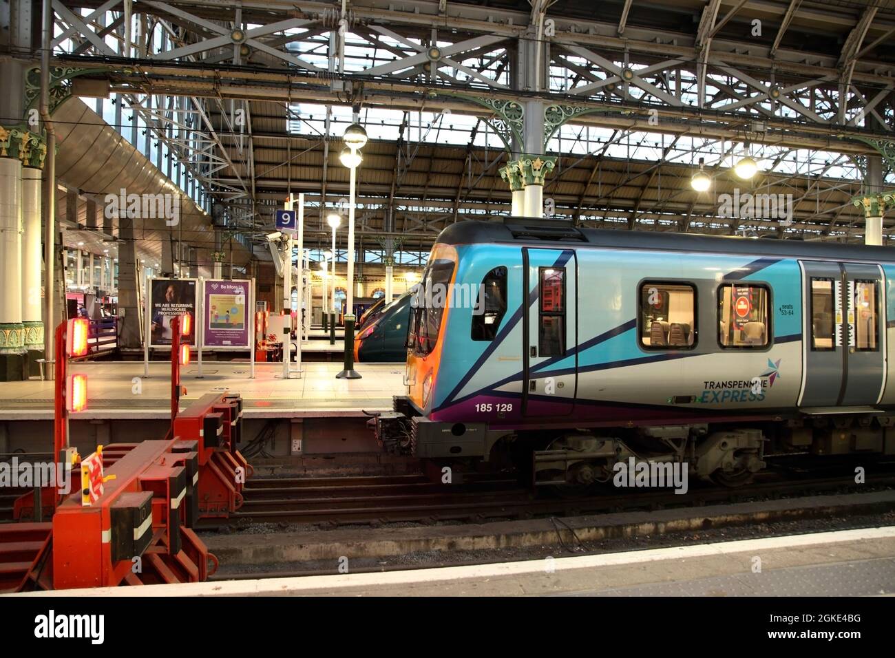 Transennine Express classe 185 Desiro no. D'unité multiple 185128 à la gare Manchester Piccadilly, Royaume-Uni. Banque D'Images