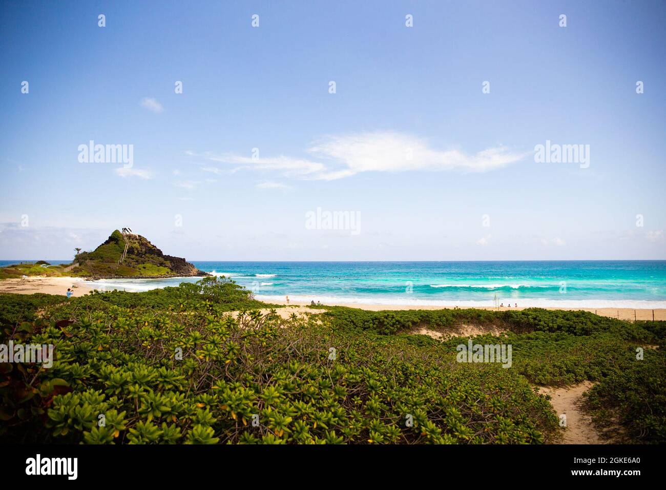 La vue de Pyramid Rock Beach lors d’une rencontre entre le club civique hawaïen autochtone de Ko’olaupoko et le département de la conformité et de la protection de l’environnement de la base des corps marins d’Hawaï, MCBH, le 26 mars 2021. Le club a rencontré l'ECPD pour discuter des sites culturels et de l'histoire de l'utilisation des terres sur la péninsule de Mokapu. Banque D'Images