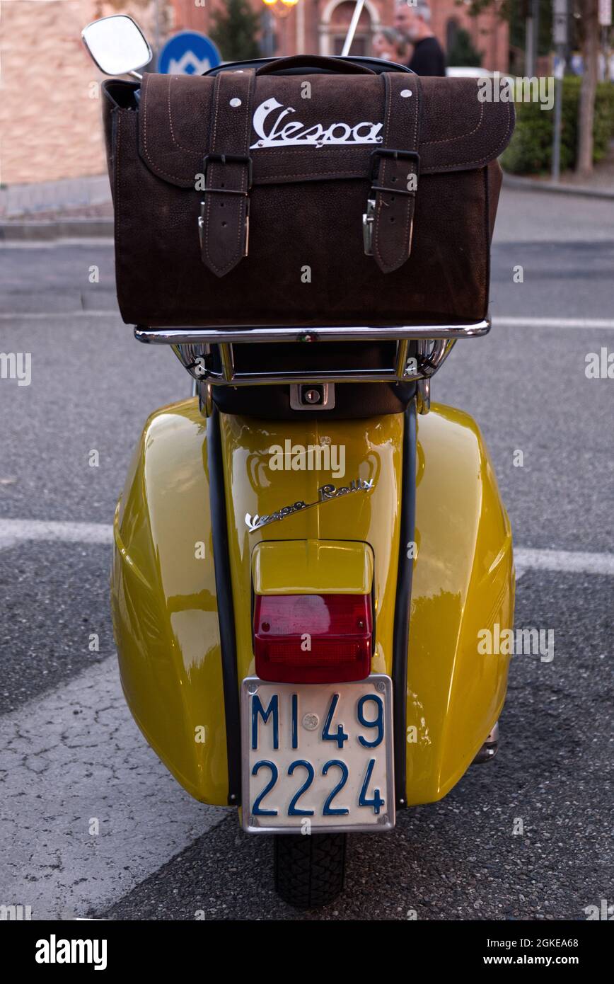 Castellamonte, Italie - 2 juillet 2021 : gros plan de l'arrière du rallye vespa, symbole du design italien Banque D'Images