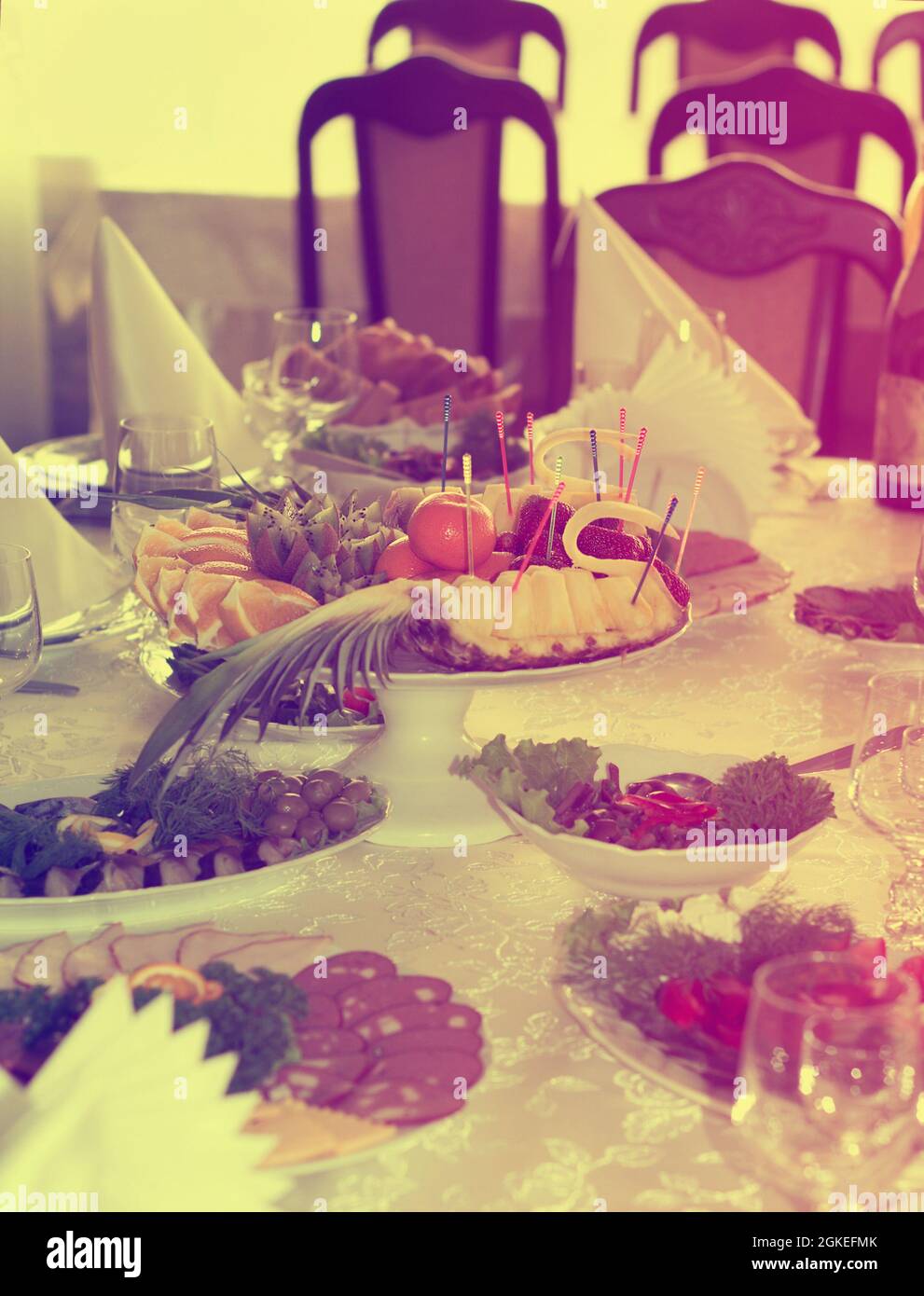 Table de banquet festive avec repas au restaurant Banque D'Images