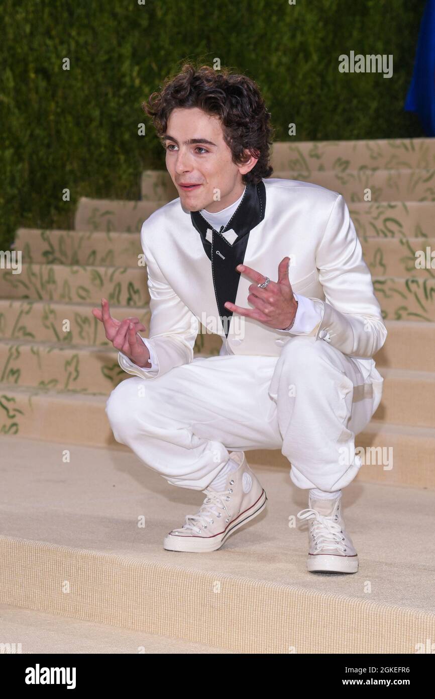 New York, États-Unis. 13 septembre 2021. Timothée Chalamet marchant sur le tapis rouge au gala 2021 du Metropolitan Museum of Art Costume Institute célébrant l'ouverture de l'exposition intitulée In America: A Lexique of Fashion qui s'est tenue au Metropolitan Museum of Art de New York, NY, le 13 septembre 2021. (Photo par Anthony Behar/Sipa USA) crédit: SIPA US/Alay Live News Banque D'Images