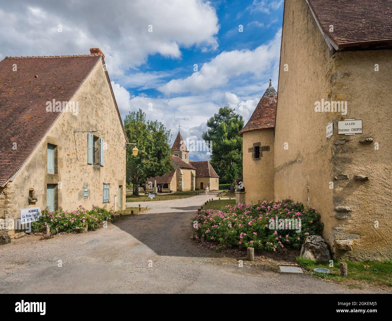 Église romane de Sainte-Anne de Nohant dans le village de Nohant, Indre (36), France, demeure du célèbre écrivain français George Sand. Banque D'Images
