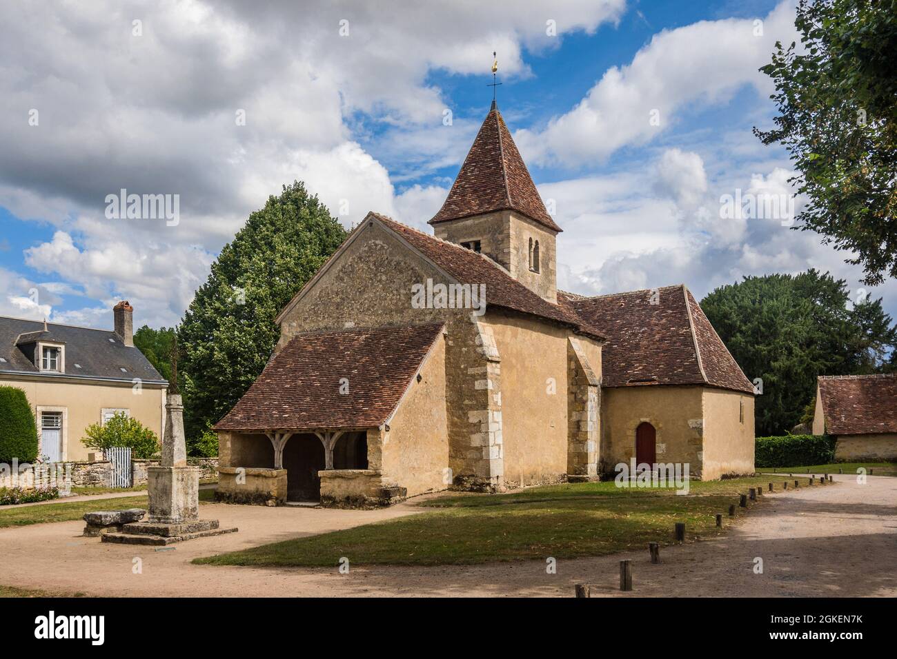 Église romane de Sainte-Anne de Nohant dans le village de Nohant, Indre (36), France, demeure du célèbre écrivain français George Sand. Banque D'Images
