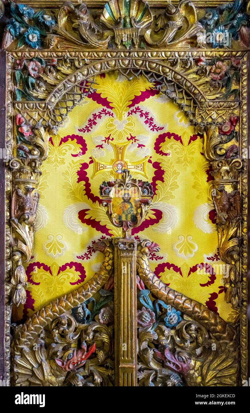 Intérieur, peinture sur autel et plafond, Église orthodoxe grecque cycladique, Monastère Panagia Tourliani, Ano Mera, Mykonos, Cyclades, Grèce Banque D'Images
