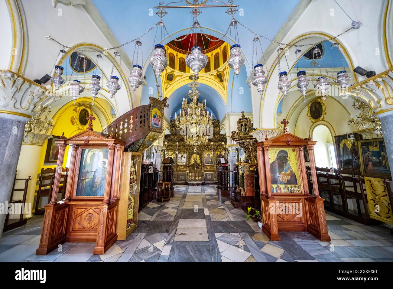 Intérieur, peinture sur autel et plafond, Église orthodoxe grecque cycladique, Monastère Panagia Tourliani, Ano Mera, Mykonos, Cyclades, Grèce Banque D'Images