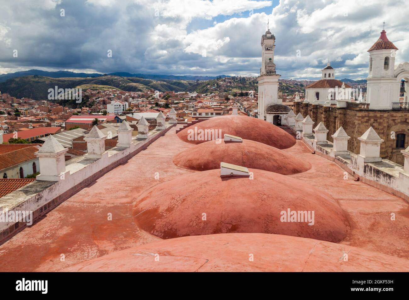 Toit de l'église Templo Nuestra Senora de la Merced à sucre, capitale de la Bolivie. Banque D'Images