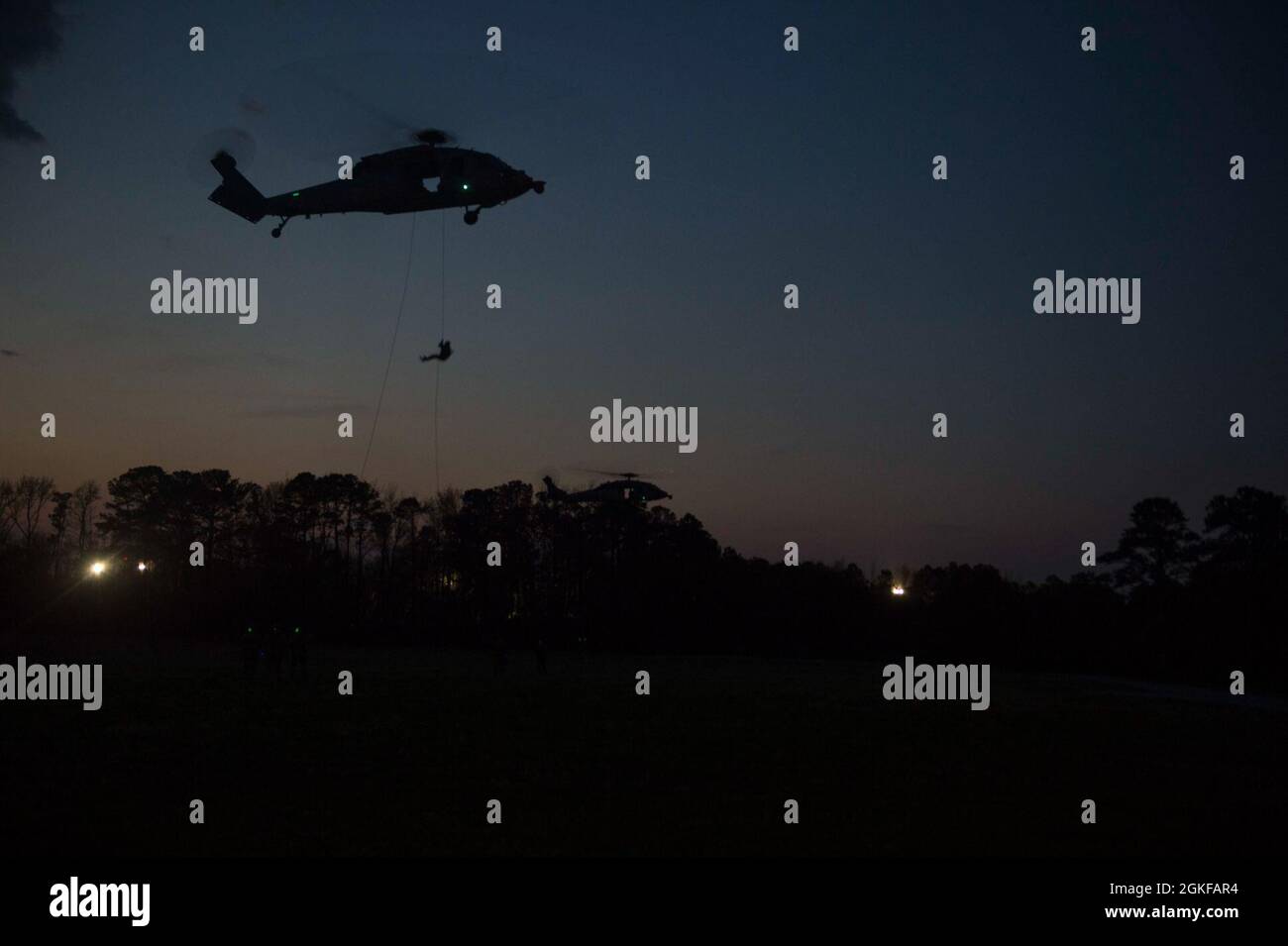 VIRGINIA BEACH, Virginie (le 7 avril 2021) techniciens chargés de l'élimination des munitions