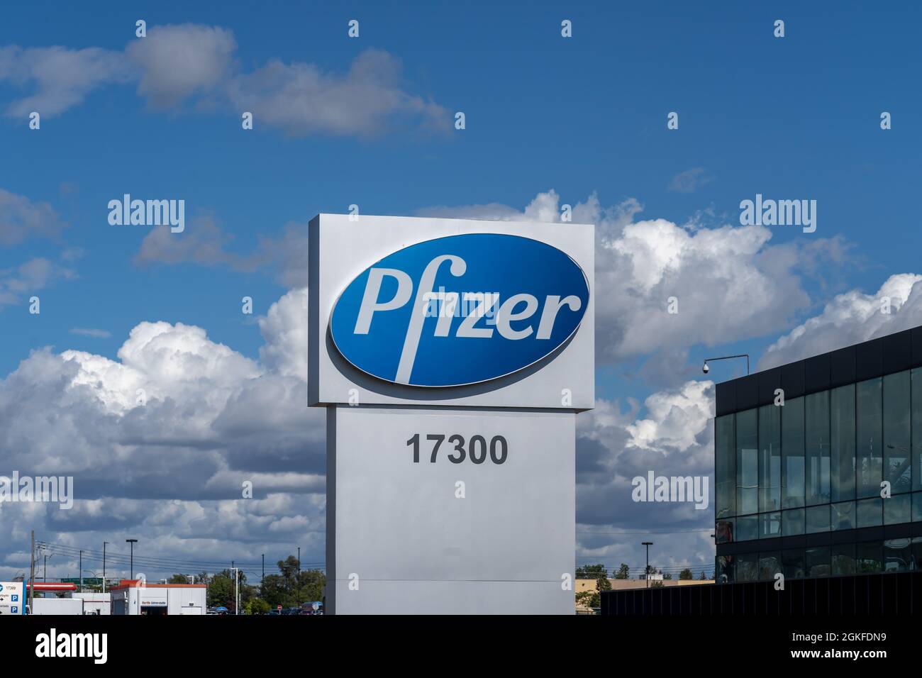 Kirkland, Québec, Canada - 3 septembre 2021 : siège social de Pfizer Canada à Kirkland, Québec, Canada. Banque D'Images
