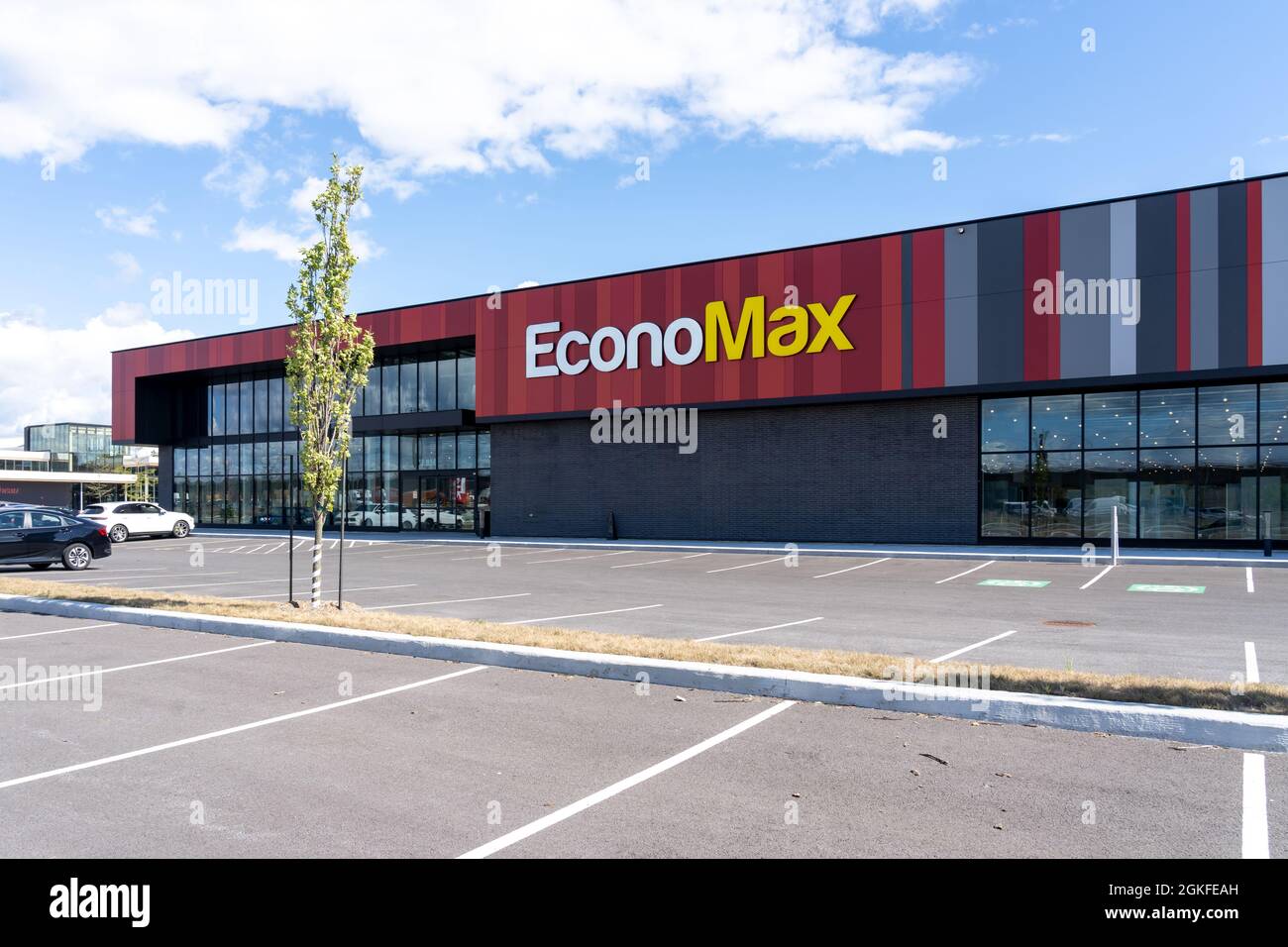 Kirkland, Québec, Canada - 3 septembre 2021 : magasin de meubles Brault et Maritineau à Kirkland, Québec, Canada. Banque D'Images