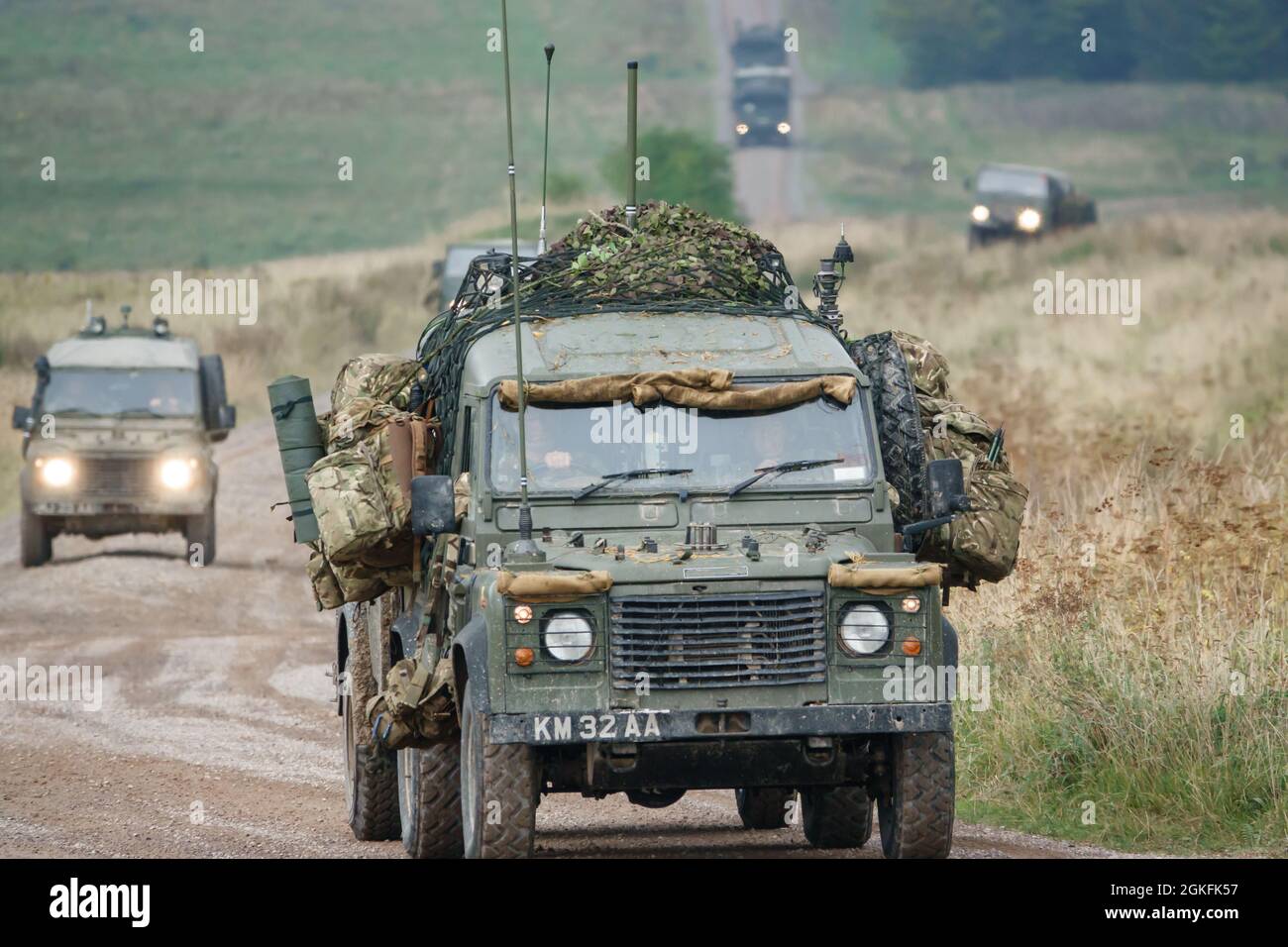 Land rover defender in military Banque de photographies et d’images à ...