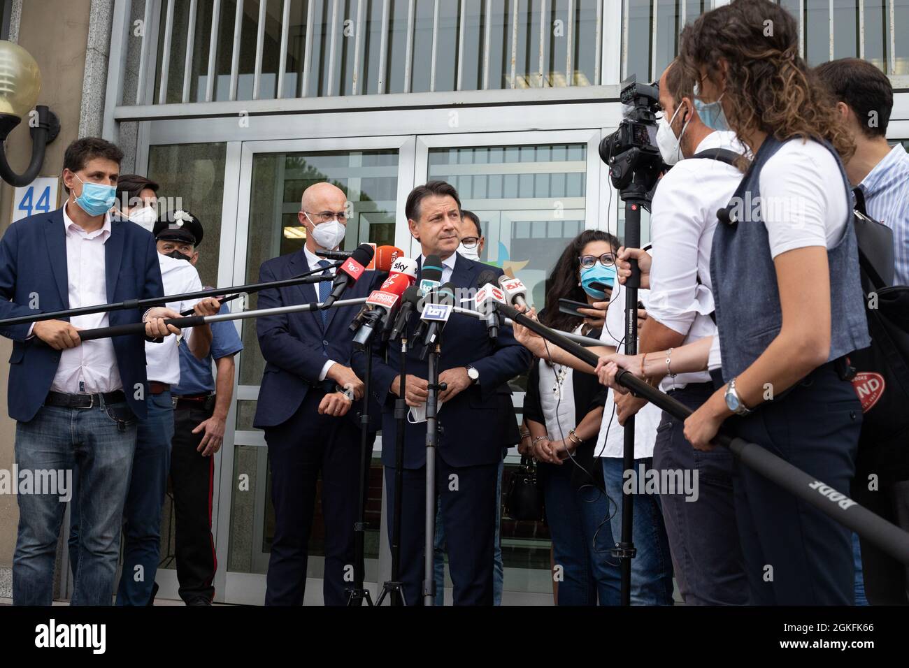 Rome, 14 septembre 2021. Le chef du mouvement 5 étoiles (M5S) Giuseppe Conte s'adresse aux journalistes à la fin de la rencontre avec le ministre de la transition écologique Roberto Cingolani. Credit: Cosimo Martemucci / Alamy Live News Banque D'Images