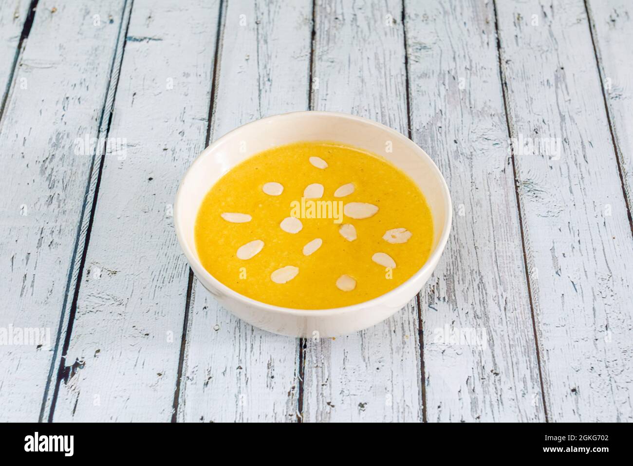 bol de curry de poulet doux aux amandes, korma, typique de l'inde Banque D'Images