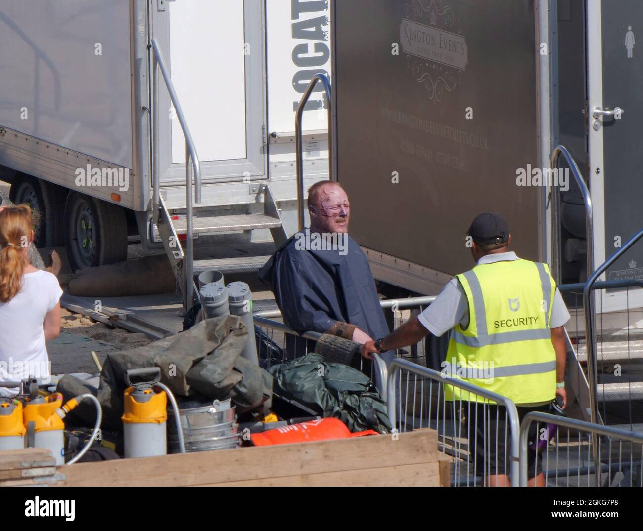 Casting et équipage sur le film de l'emplacement à Holywell Bay Cornwall, ensemble de House of Dragon exclusif Banque D'Images