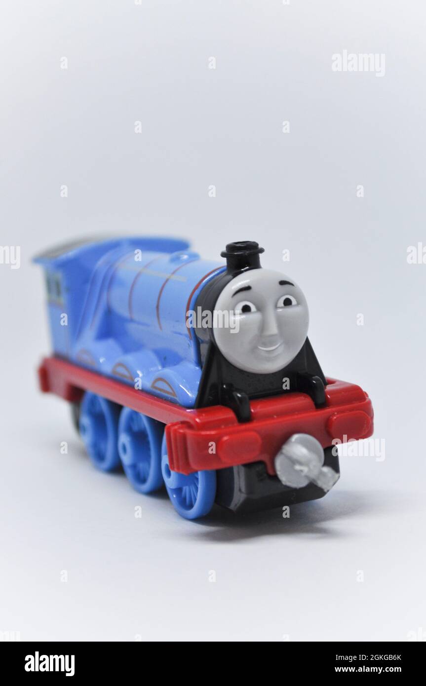 Gordon die modèle coulé de Thomas le Tank Engine sur fond blanc. Banque D'Images