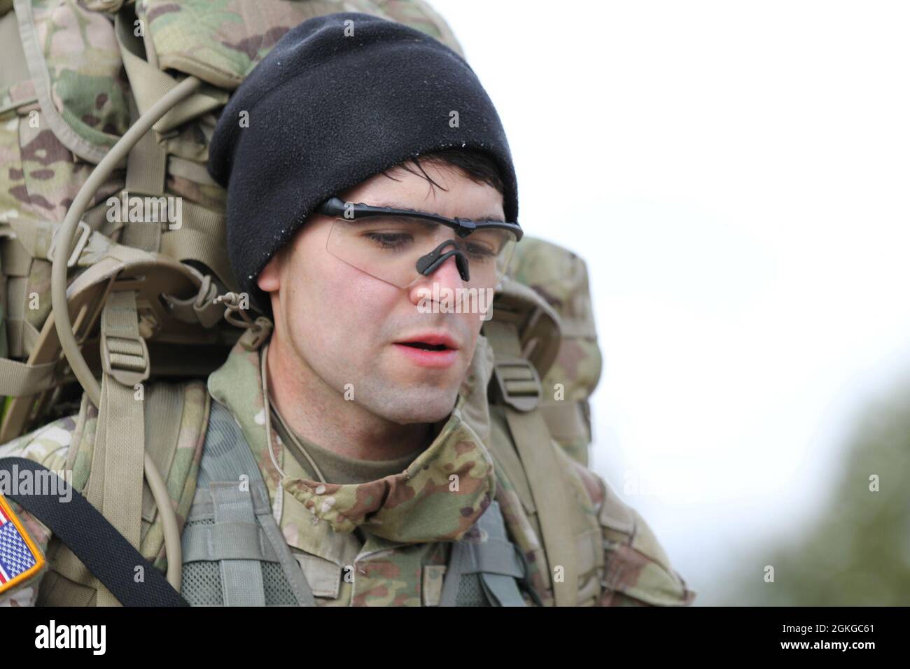 807e Commandement médical (soutien au déploiement) et 76e Commandement de l'intervention opérationnelle les soldats participent à la compétition du meilleur guerrier du Commandement interarmées au Camp Williams, du 13 au 17 avril 2021. SPC. Spencer Kasper participe à la marche de 12 miles ruck. Banque D'Images