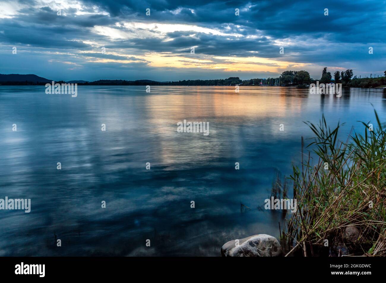 Tempête au lac de Constance avec de belles formations de nuages dans le ciel Banque D'Images