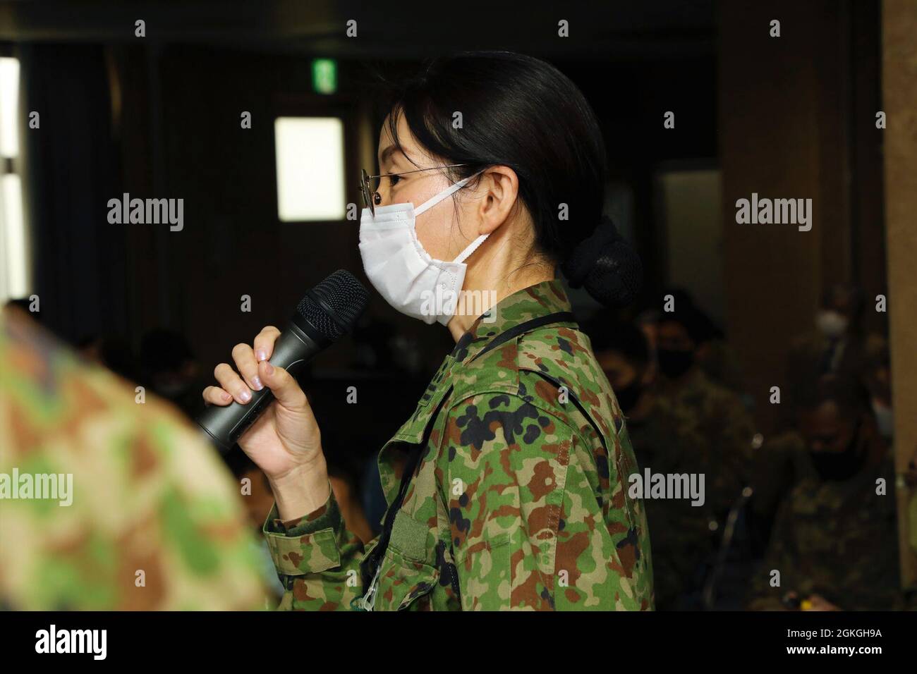 Les membres de l'Armée de terre des États-Unis et de la Force d'autodéfense du Japon ont clôturé la conférence de planification finale du Bouclier d'Orient 21-2 au Camp Itami le 16 avril. La conférence a permis aux participants de se réunir et de synchroniser les exigences en suspens avant le début de l'exercice. Orient Shield 21-2 sera exécuté dans divers endroits du Japon afin d'améliorer l'interopérabilité et sera le plus grand exercice d'entraînement sur le terrain de l'Armée de terre des États-Unis et de la Force d'autodéfense du Japon qui teste et affine les opérations multidomaines. Banque D'Images