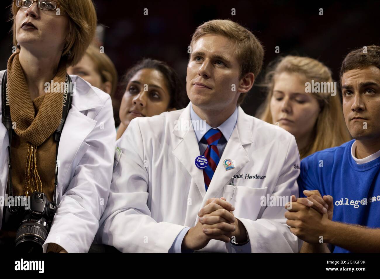 Les membres du public écoutent le président Barack Obama lors d'un rassemblement sur la réforme de l'assurance maladie à l'Université du Maryland, College Park, Maryland, 17 septembre 2009 (photo officielle de la Maison Blanche par Pete Souza) Cette photo officielle de la Maison Blanche est mise à disposition uniquement pour publication par les organismes de presse et/ou pour impression personnelle par le(s) sujet(s) de la photo. La photographie ne peut être manipulée d'aucune manière et ne peut pas être utilisée dans des documents commerciaux ou politiques, des publicités, des e-mails, des produits, des promotions qui, de quelque manière que ce soit, suggèrent l'approbation ou l'approbation du Pre Banque D'Images