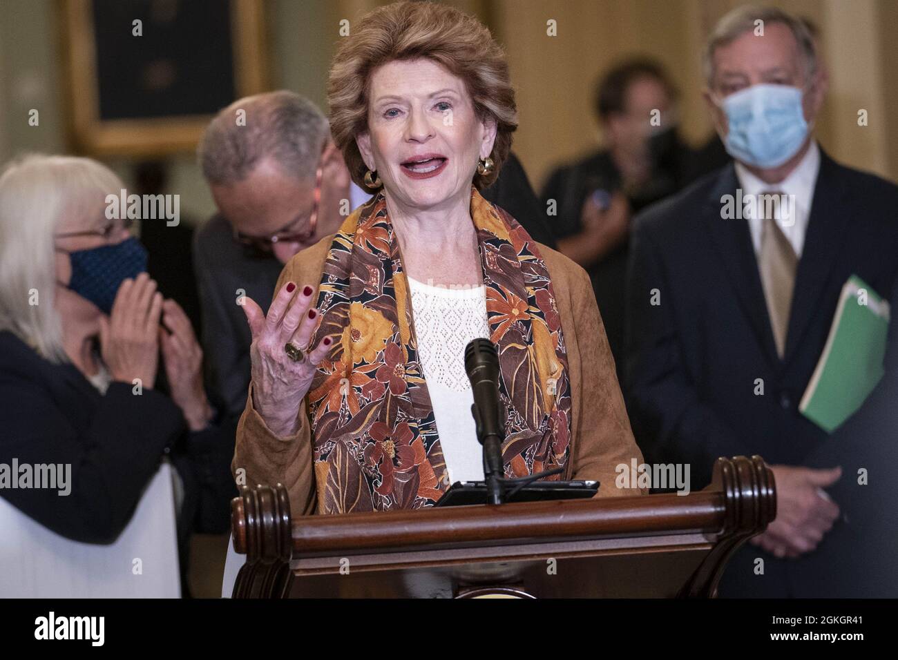 Washington, États-Unis. 14 septembre 2021. Le sénateur Debbie Stabenow, de D-MI, parle lors d'une conférence de presse avec les dirigeants du Sénat à la suite du déjeuner hebdomadaire du caucus démocrate au Capitole des États-Unis à Washington, DC, le mardi 14 septembre 2021. Photo de Sarah Silbiger/UPI crédit: UPI/Alay Live News Banque D'Images Washington, États-Unis. 14 septembre 2021. Le sénateur Debbie Stabenow, de D-MI, parle lors d'une conférence de presse avec les dirigeants du Sénat à la suite du déjeuner hebdomadaire du caucus démocrate au Capitole des États-Unis à Washington, DC, le mardi 14 septembre 2021. Photo de Sarah Silbiger/UPI crédit: UPI/Alay Live News Banque D'Images