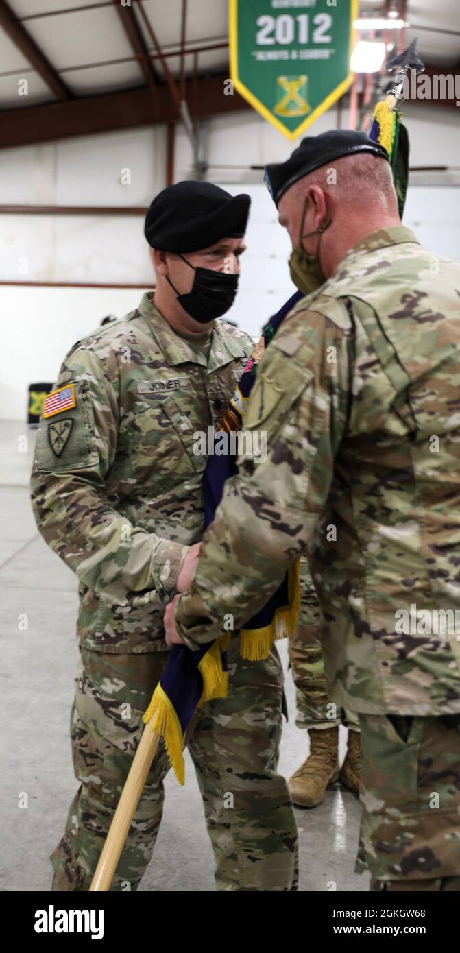 Le lieutenant-colonel Allen Joiner assume le commandement du 238e Régiment au Centre régional de formation Wendell H. Ford, Greenville, KY, le 18 avril 2021. Des membres de la famille, des amis et des membres du service de tout le commonwealth se sont réunis. Banque D'Images