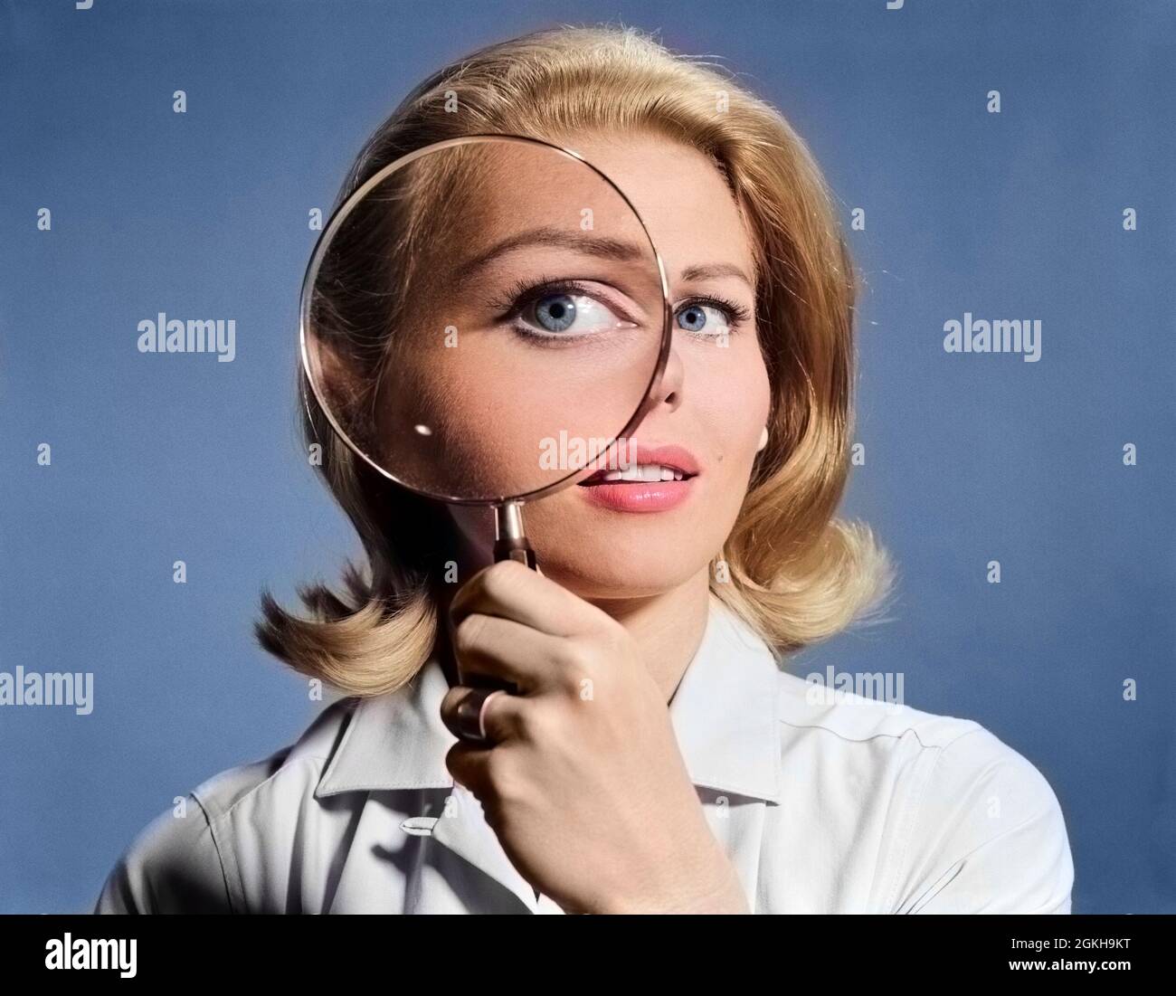 Jeune femme vieille femme illusion Banque de photographies et d’images à haute résolution Alamy