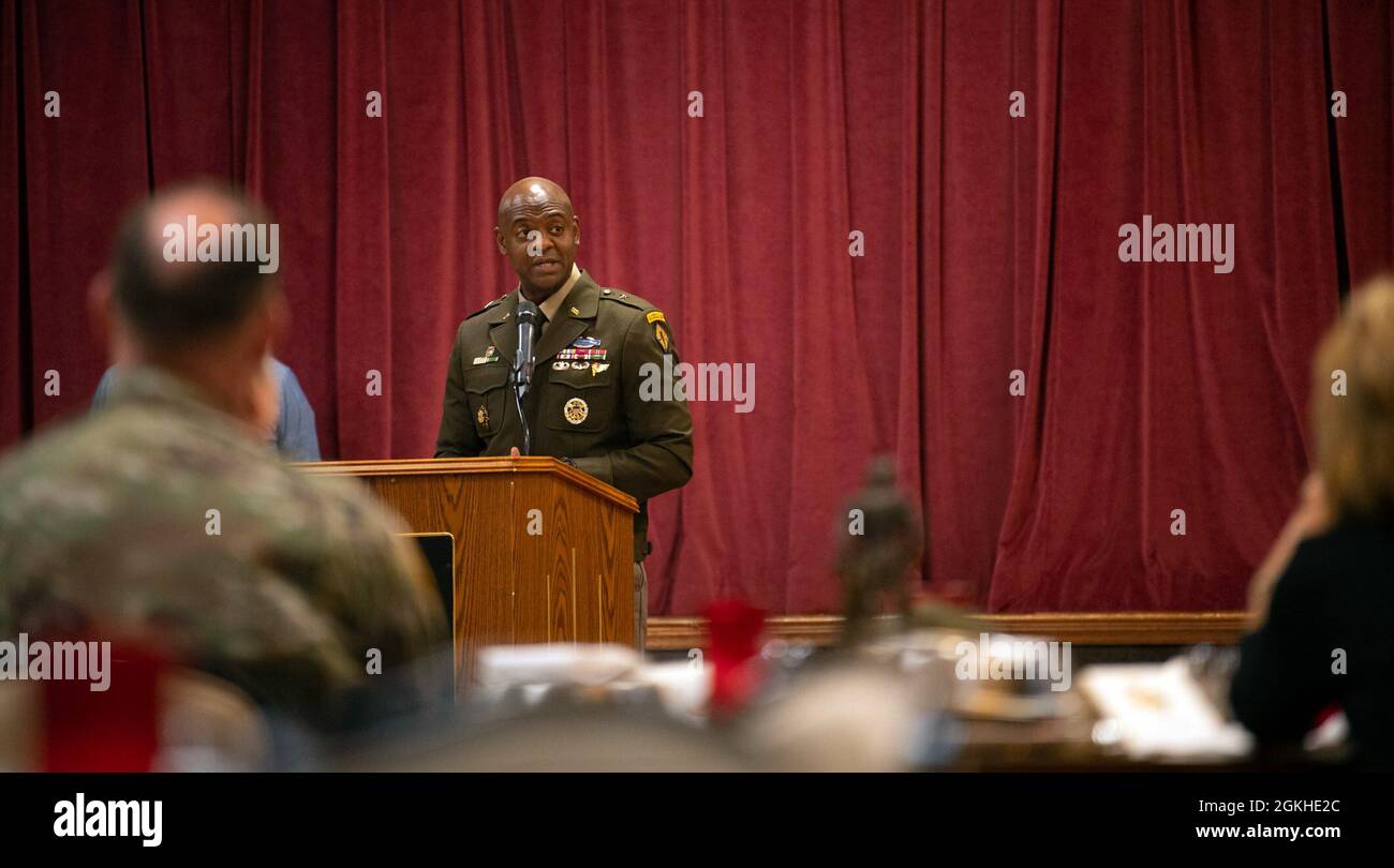 Fort Jackson Commandant Brig. Le général Milford H. 'Beags' Beagle Jr. Parle lors de la cérémonie d'initiation du fort Jackson Hall of Fame le 22 avril au NCO Club en poste. Banque D'Images