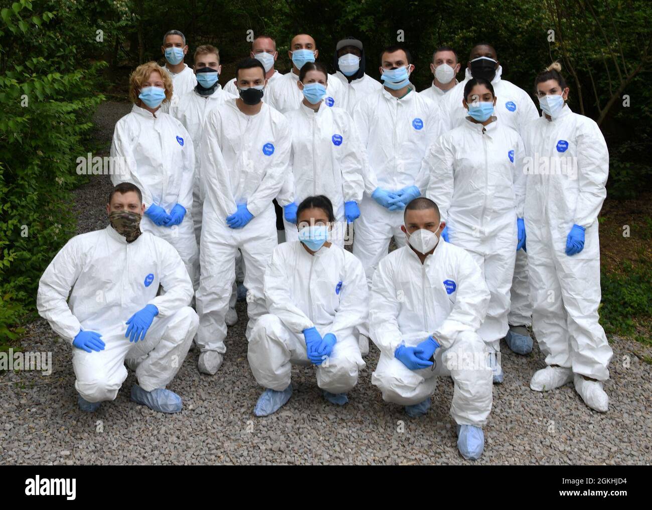 Les aviateurs du 104e Escadron de soutien de la Force de l’escadre des chasseurs ayant des affaires mortuaires et des missions de recherche et de récupération de létalité assistent à un cours de formation au Forensic Anthropology Centre les 22 et 23 avril 2021, à l’Université du Tennessee, à Knoxville, dans le Tennessee. Au Centre de recherche en anthropologie, les aviateurs ont été exposés à des donneurs et formés dans un cadre contrôlé sur la façon d'identifier les stades de décomposition, de bimétrie et de déplacement des corps. Banque D'Images