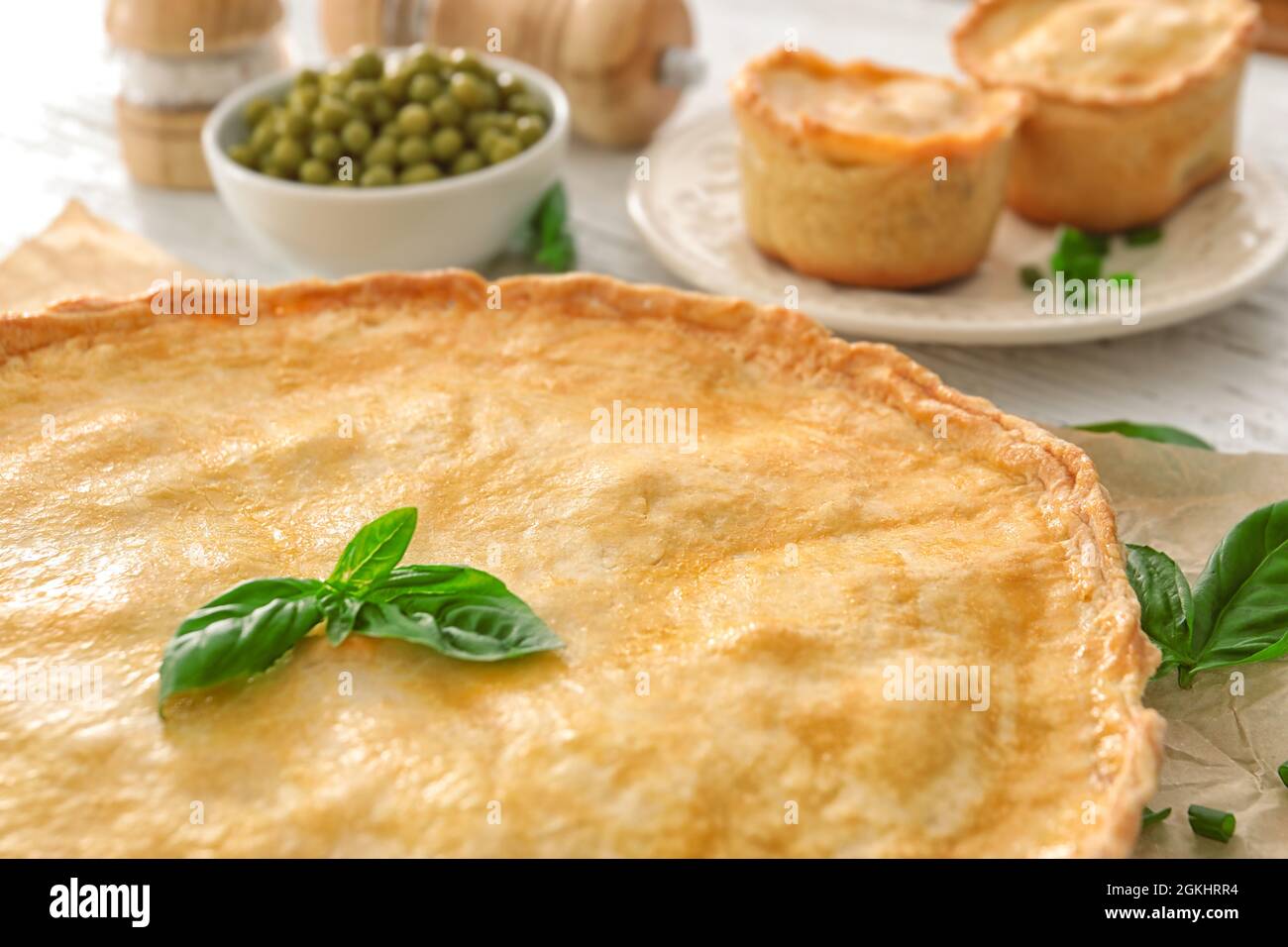 Delicieux Gateau A La Viande Sur La Table A Proximite Photo Stock Alamy