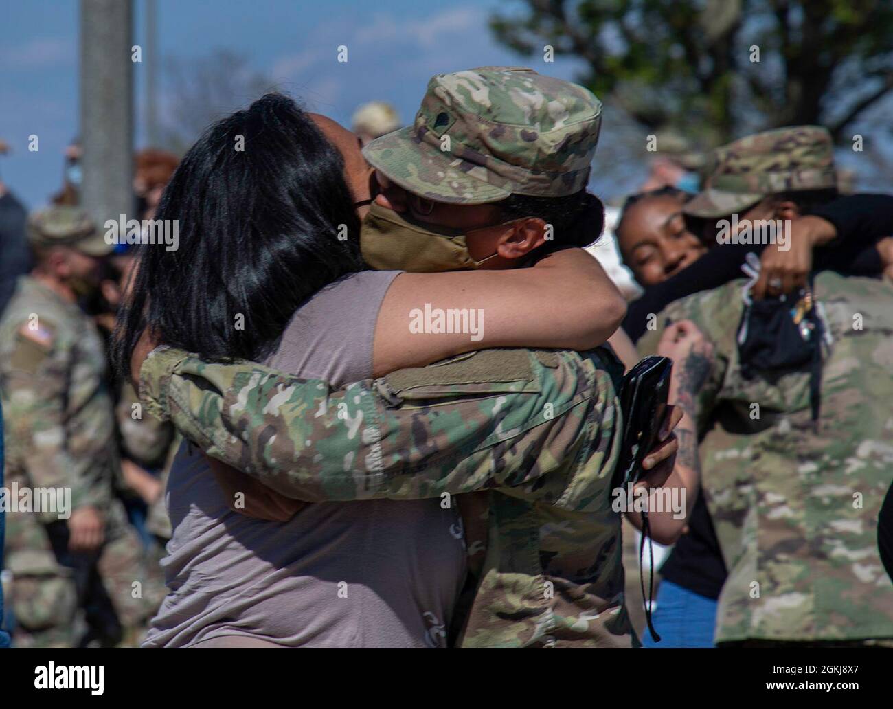 Les soldats de la 33e équipe de combat de la Brigade d'infanterie, basée à Urbana, Illinois, sont réunis avec leurs familles à la suite d'un déploiement réussi en Ukraine. Environ 165 soldats de la Garde nationale de l’Illinois sont retournés en Illinois le 30 avril après un déploiement de 11 mois en Ukraine où l’unité a formé la « Task Force Illini » comme élément de commandement du joint multinational Training Group-Ukraine, Qui est responsable de la formation, des conseils et du mentorat du cadre ukrainien au Centre de formation au combat de Yavoriv, en Ukraine, afin d’améliorer la capacité de formation et les capacités de défense de l’Ukraine. Siège social Banque D'Images