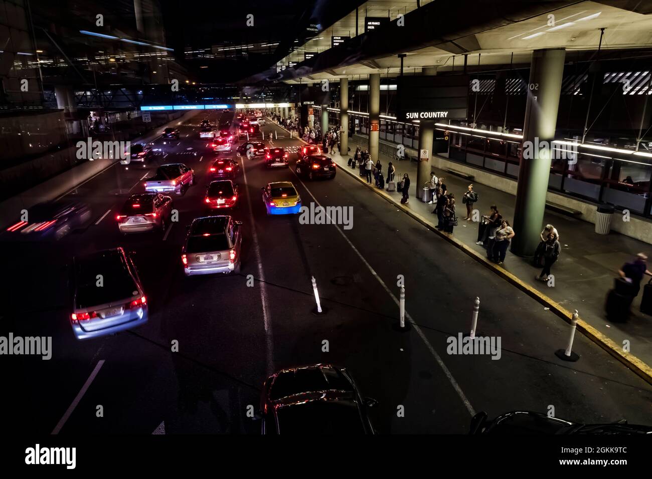 Autorisation et chargement de passagers à SeaTac, État de Washington, États-Unis [aucune autorisation de propriété ou de modèle ; licence éditoriale uniquement] Banque D'Images