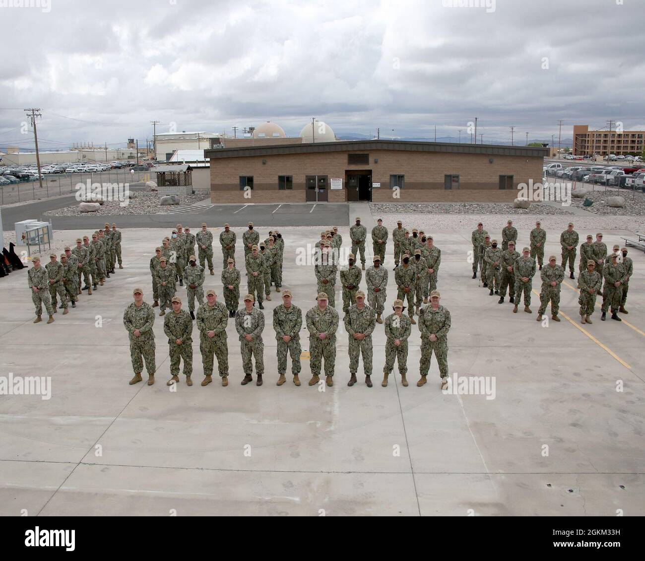 210521-N-UT455-1009 STATION AÉRIENNE NAVALE FALLON (Nevada) (le 21 mai 2021) marins attachés au Fleet Readiness Center West Detachment Fallon (FRC West), à bord de la base aérienne navale Fallon célèbre ses 1,000 jours sans un seul incident de conduite sous l'influence. La FRC West est désignée comme site de soutien complet F/A-18, F-5 E-F et F-16 pour les détachements du détachement de Strike Fighter Wing Fallon, VFC-13 et du Naval Aviation Warfighing Development Centre. US Navy photo by Mass communication Specialist 1st Class Larry S. Carlson Banque D'Images